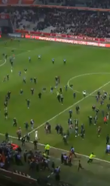 VIDEO Bataie generala dupa meciul Lille vs Montpellier: Suporterii gazdelor au invadat terenul si si-au lovit favoritii