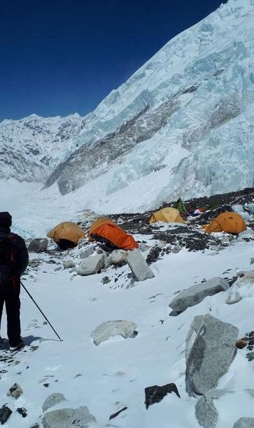 Alpinistul român Horia Colibăşanu şi doi camarazi, surprinşi de o avalanşă pe Dhaulagiri, în Himalaya