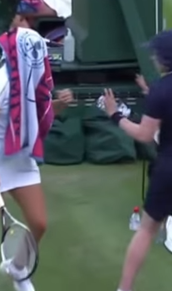 VIDEO Faza zilei la Wimbledon: Cu prosopul pe cap, Gabriela Ruse s-a ciocnit de un copil de mingi