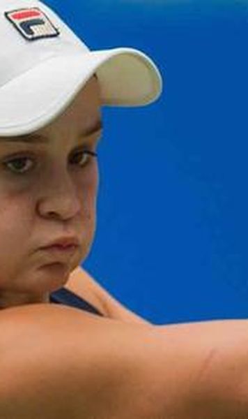 ​WTA Wuhan: Angelique Kerber, învinsă în două seturi de Ashleigh Barty (A părăsit competiția și Petra Kvitova)