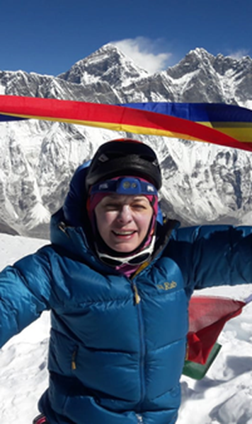 Alpinism: Laura Mareș, prima româncă pe vârful Ama Dablam (6.812 metri) din Himalaya