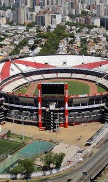 Stadionul Monumental, arhiplin când jucătorii lui River Plate au prezentat Copa Libertadores