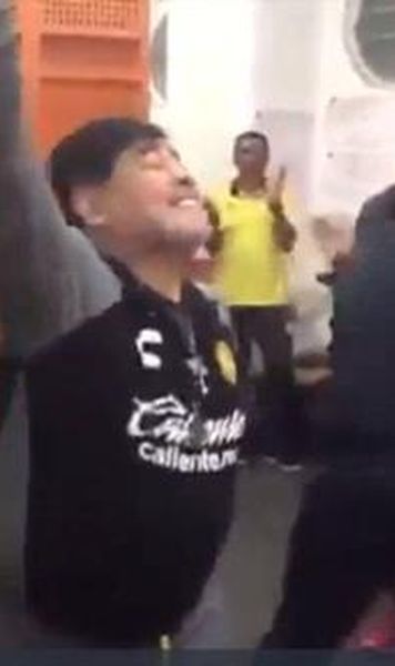 ​VIDEO Diego Maradona, spectacol în vestiar după prima victorie din noul sezon