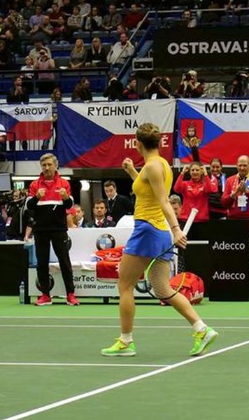 VIDEO FedCup România vs Cehia 1-1: Simona Halep a adus primul punct al fetelor noastre (6-4, 6-0 cu Siniakova); Mihaela Buzărnescu, depășită categoric de Karolina Pliskova (scor 6-1, 6-4)