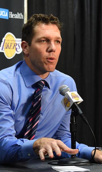 NBA: Los Angeles Lakers i-a reziliat contractul antrenorului Luke Walton