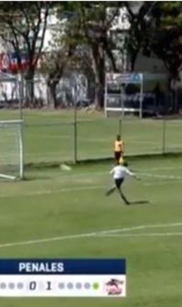 ​VIDEO Penaltiul zilei: Bara, dispariția din cadru și efectul - Când mingea vrea neapărat să intre în poartă