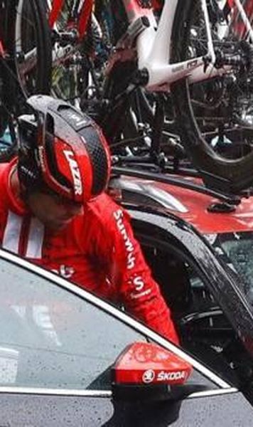 Turul Italiei: Tom Dumoulin a abandonat la puțin timp după startul etapei a V-a