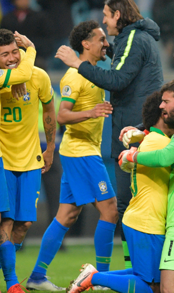 VIDEO Copa America: Brazilia, în semifinale - Cu un jucător în plus din minutul 58, Selecao a avut nevoie de penaltiuri ca să treacă de Paraguay