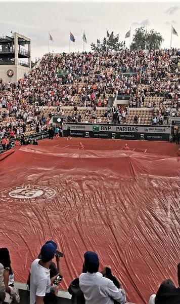 FOTO Ploaia își face de cap la Roland Garros - Meciurile zilei au fost întrerupte