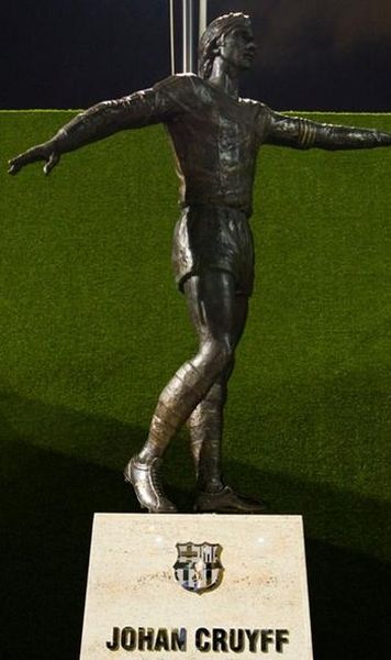 FOTO Johan Cruyff are statuie în vecinătatea Camp Nou