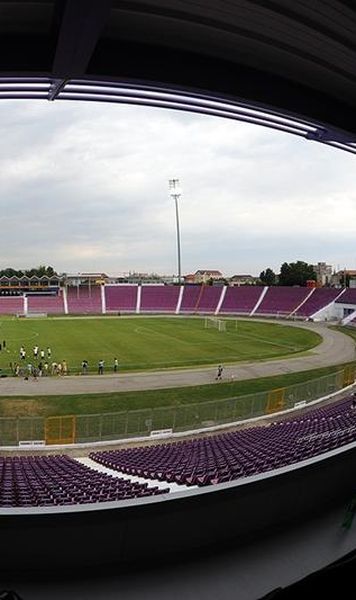 FOTO Modul jalnic în care a ajuns să arate unul dintre cele mai mari stadioane din România