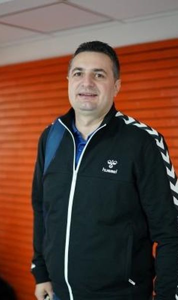 Florentin Pera, antrenorul echipei SCM Râmnicu Vâlcea, a ajuns la spital după ce a acuzat dureri abdominale