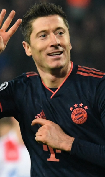 VIDEO Robert Lewandowski a intrat în istoria Champions League, după ce a marcat de patru ori în 15 minute