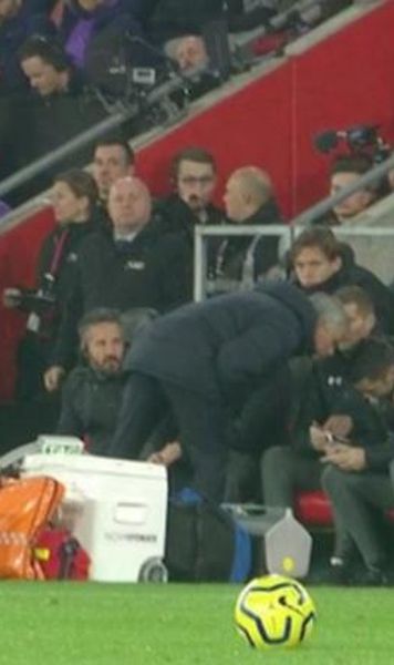 ​VIDEO Modul unic în care a fost surprins Jose Mourinho în timpul meciului cu Southampton: "Am fost nepoliticos cu un idiot"
