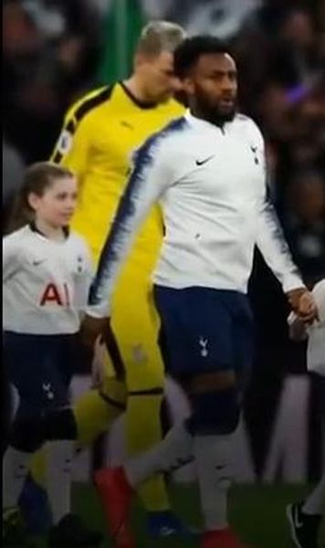 Scandal în Premier League: Cum câștigă echipele bani cu ajutorul copiilor care apar ținându-i de mână pe fotbaliști