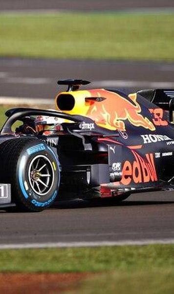 FOTO VIDEO Red Bull Racing a prezentat monopostul pentru noul sezon din Formula 1