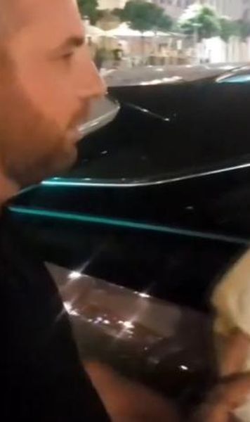 VIDEO Dumitru Dragomir a sărit la bătaie după ce a fost provocat pe Calea Victoriei: "Ești o slugă, o fosilă comunistă"