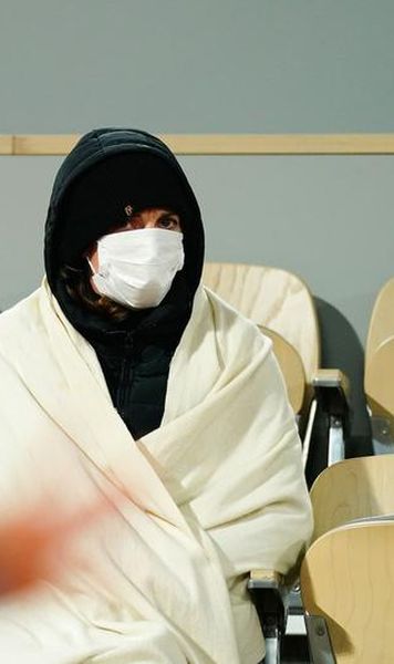 FOTO Imaginile zilei la Roland Garros: Somnul de frumusețe și frigul pătrunzător din noaptea pariziană