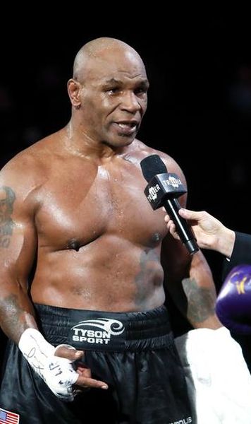 Pariul incredibil al legendarului George Foreman după revenirea în ring a lui Mike Tyson
