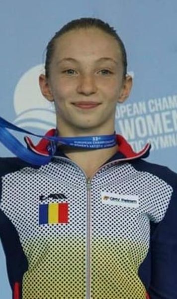 VIDEO Gimnastele Ana Bărbosu şi Iulia Trestianu, întâmpinate cu flori la Focşani