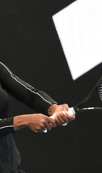 VIDEO FOTO Serena Williams, victorioasă după un meci spectaculos cu Naomi Osaka - Public în tribune la Adelaide