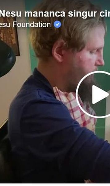 VIDEO Moment emoționant - Mihai Neșu mănâncă singur la aproape 10 ani de la accidentul teribil suferit la antrenamente