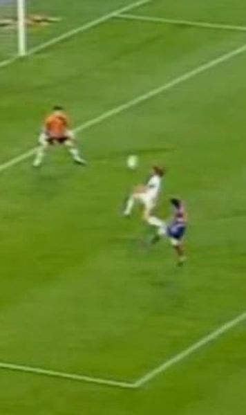 VIDEO 16 ani de la primul gol al ”magicianului” Messi pentru Barcelona