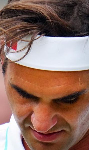 Surpriza zilei la Wimbledon: Roger Federer, învins în trei seturi de Hubert Hurkacz / Elvețianul a pierdut un set cu 6-0