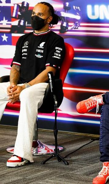 Imaginea zilei: Cât de "mici" sunt de fapt Lewis Hamilton și Max Verstappen