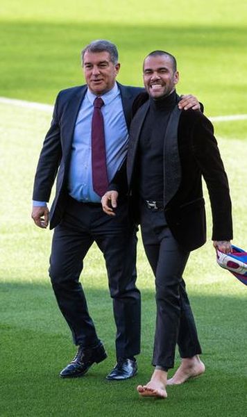 VIDEO Dani Alves face deja spectacol la FC Barcelona - Cum a apărut la prezentarea de pe Camp Nou