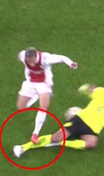 VIDEO Scandal mare în Champions League - Faza pentru care Mats Hummels a fost eliminat în Dortmund vs Ajax