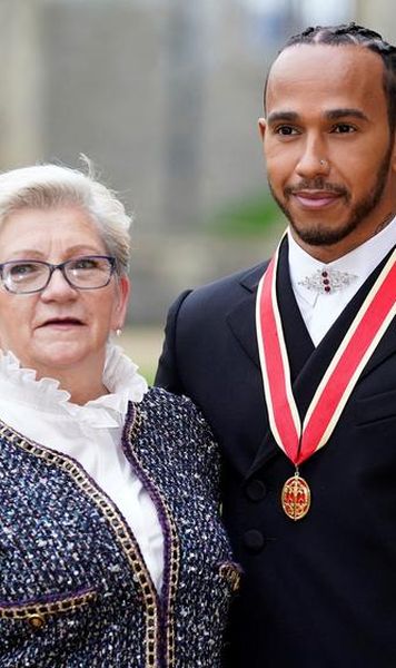 FOTO Lewis Hamilton a primit titlul onorific de cavaler al Marii Britanii