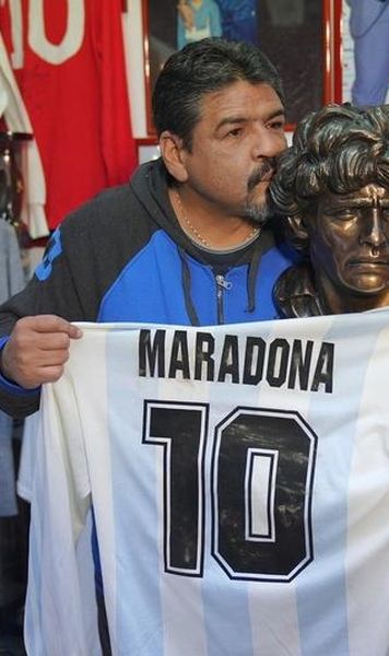 Fratele lui Diego Maradona a murit la 52 de ani. Mesajul clubului Napoli