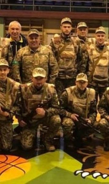 FOTO Fotbaliști şi antrenori ai unei echipe de eşalon secund s-au înrolat în armata ucraineană