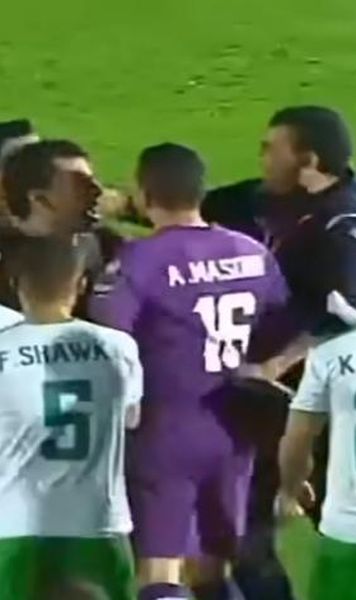 VIDEO Un arbitru a fost lovit în timpul unui meci din Cupa Confederaţiei Africane