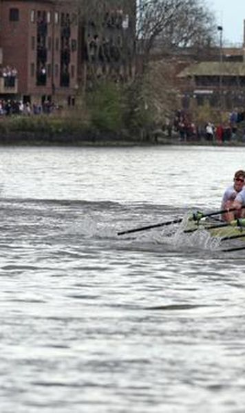 VIDEO Canotaj: Oxford a învins Cambridge în celebra cursă de pe Tamisa după o așteptare de cinci ani