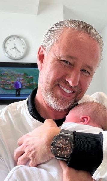 FOTO Laurențiu Reghecampf, împlinit după ce i s-a născut al treilea copil