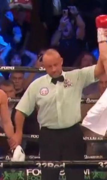 Ionuţ Băluţă a cucerit centura WBC International la categoria supercocoş