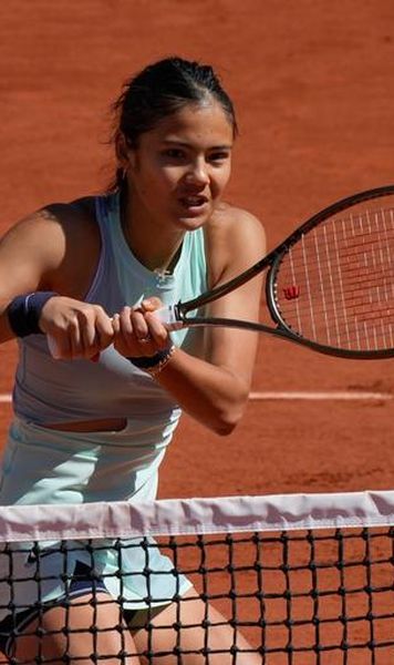 Emma Răducanu, eliminată de la Roland Garros în turul al doilea