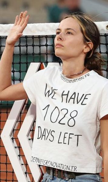 FOTO VIDEO Protestul șocant care a întrerupt semifinala de la Roland Garros dintre Casper Ruud și Marin Cilic: S-a legat de fileu