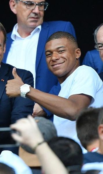 Emmanuel  Macron l-a sfătuit pe Kylian Mbappe să rămână la PSG: „Este rolul unui preşedinte să apere ţara”