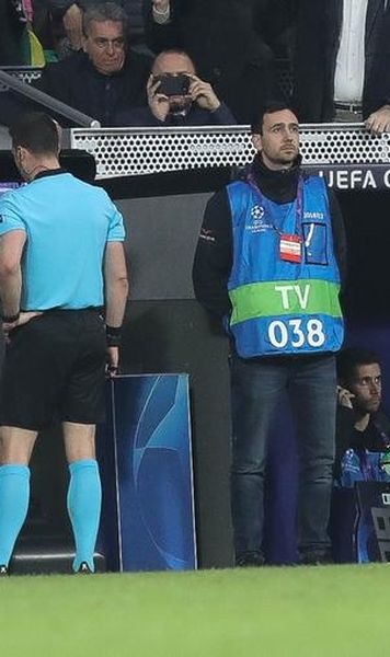 Cum vor comunica arbitrii deciziile după consultarea VAR / Măsura adoptată de IFAB și FIFA