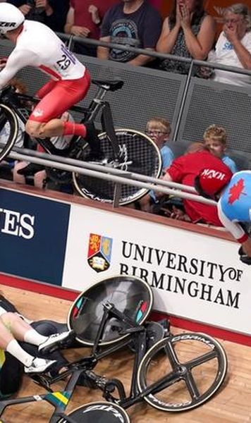 VIDEO Accident grav la Jocurile Commonwealthului - Un campion olimpic „a zburat” cu bicicleta și a lovit câțiva spectatori