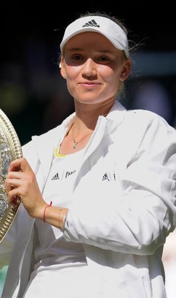 Ce a decis Elena Rybakina să facă cu banii câștigați la Wimbledon 2022