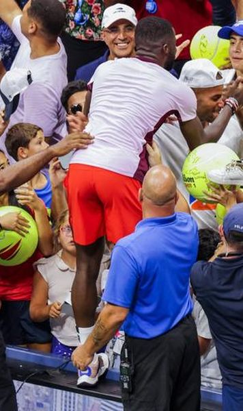 VIDEO Scene incredibile la US Open - Cu ce s-au ocupat doi fani în pauza unui meci de la Flushing Meadows