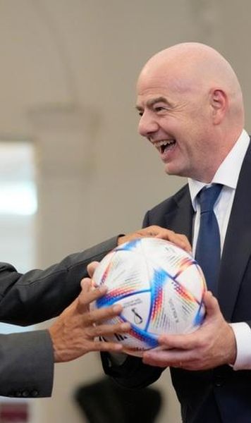 FOTO Președintele FIFA provoacă indignare în Indonezia - Cum a fost surprins la două săptămâni după meciul la care au murit 133 de suporteri