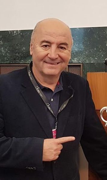 Jurnalistul Adrian Fetecău lanseaza cartea „Naiv, nervos, năuc în izolare”