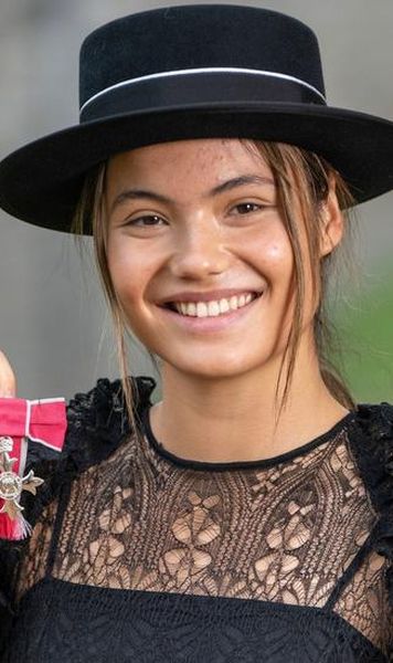 Emma Răducanu a fost decorată de Regele Charles al III-lea