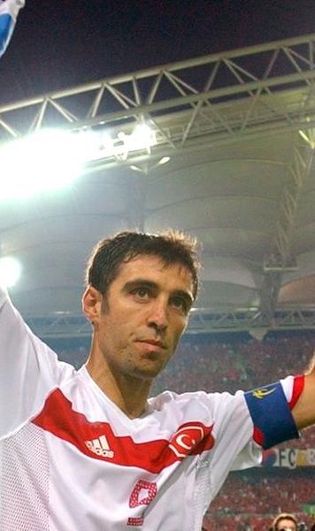 Povestea fostului atacant turc Hakan Sukur: Exilat de Erdogan, a ajuns să vândă cafea în California