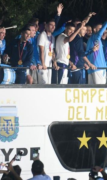 VIDEO Nebunie totală în Argentina: Messi a ajuns acasă cu trofeul Cupei Mondiale - Zi liberă în toată țara